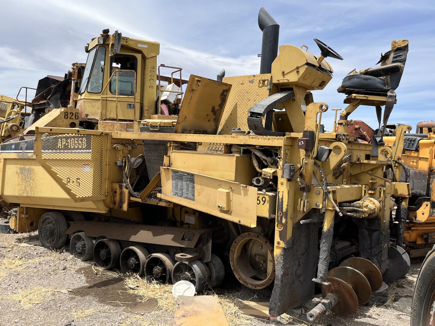 ./imagenes/INVOICE/2019/16430/PAVIMENTADORA CATERPILLAR AP-1055B PARA REFACCIONES (44).JPG